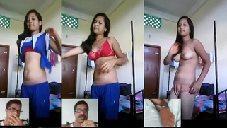 Desi Babe Strips Her Cloths And Showing Boob And Pussy on XXX Video call