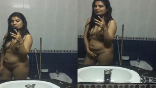 Desi Babe XXX Record Nude Selfie For lover