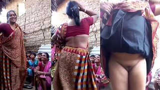 Sexy amateur desi aunty goes nude for her boyfriend outdoors XXX