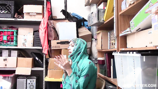 Security officer punishes Arab shoplifter in green hijab in XXX way | XXX Video on AllSex.XXX