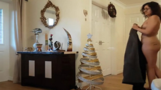 Daring Desi Wife Seducing Pizza Boy Flashing Boobs amateur XXX