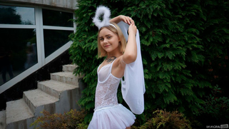 19-Year-Old Anal Lover, Emily Cutie XXX! First Time in Her Life Squirting