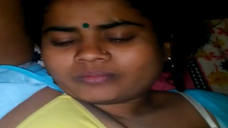 Curious man films on cam XXX assets of Indian GF who is ready for chudai