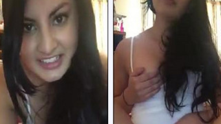 Solo chudai video of Desi lovely masturbating pussy on webcam