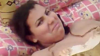 Under pretext of chudai XXX video Indian girl is seduced into sex posing