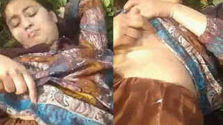 Chudai video of guy fucking XXX Desi woman in the fresh air