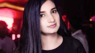 Before chudai beautiful Indian girl rubs own XXX snatch on camera