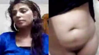 Pakistani girl demonstrating XXX assets during sex chat with boyfriend