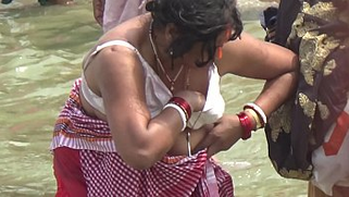 XXX Indian porn! Big boobs bathing in bhavi
