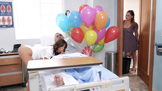 Whorish doctor Alexis Fawx gladdens patient with XXX treatment