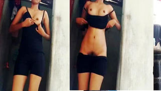 Desi chick easily manages to service XXX addicted cameraman in street