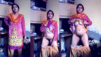 Operator forces Desi girl to show on camera her unshaved XXX sissy | XXX Video on AllSex.XXX