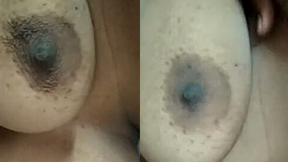 Desi MILF shows off her XXX titties just for a minute of porn fame