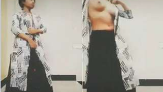 Indian babe is always prepared to satisfy lecherous fans with XXX dance