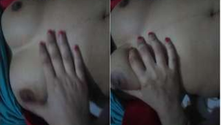 Indian chick pulls T-shirt up allowing XXX breasts to tell everything