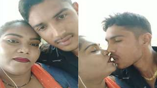 Desi slut loves the way macho man shoves tongue in her XXX mouth