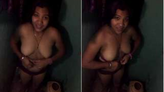 Cameraman found Desi girlfriend washing her XXX body in the shower