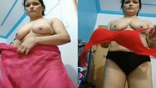 Desi MILF distracted from daily duties by XXX friend asking for XXX show