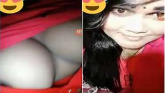 Sexy Desi chick sees nothing wrong in exposing breasts and cunt