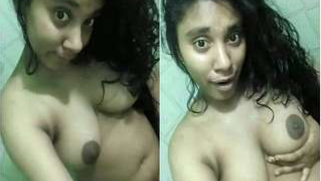 Girl from India knows what man wants and exposes her XXX boobs