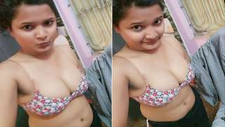 Desi minx doesn't hide XXX boobs and with dark nipples and exposes them