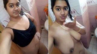 Pretty Indian girl not shy to wash saggy XXX boobs and pussy on cam