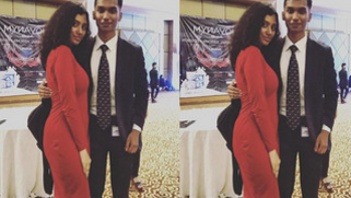 Comely Desi teen for her boyfriend fingers sweet XXX peach on cam