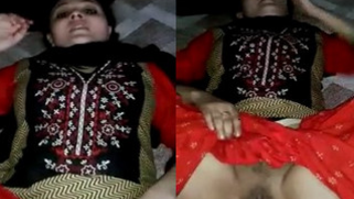 Girl with Desi features pulls XXX skirt up so man can have sex with her