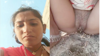 Indian whore welcomes subscribers to see her sex parts during XXX pissing