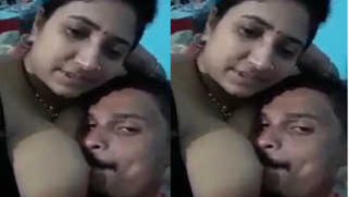 Indian amateur sex model invites man to kiss her big XXX twins