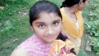 Desi babe touches her huge XXX boobs flaunting them in sex show