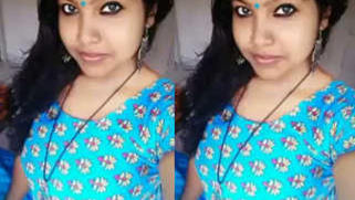 Indian sex model makes her XXX twins public holding camera in hands