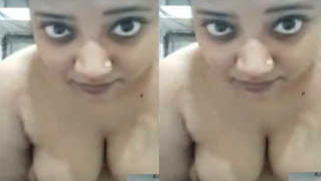 Desi MILF invites viewers to watch her XXX parts during sex posing