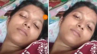 Indian wife flaunts her XXX snatch on camera for an online sex friend