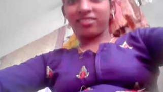 Indian girl makes her XXX pussy public and masturbates it with sex veggie