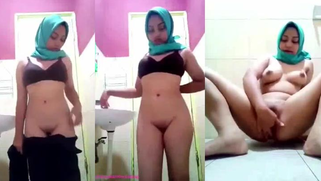 Melayu girl gets naked by leaves hijab on to perform porn masturbation | XXX Video on AllSex.XXX