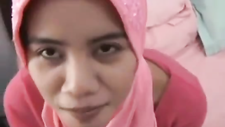 Female in a pink hijab invites Melayu viewers to watch a sex show | XXX Video on AllSex.XXX
