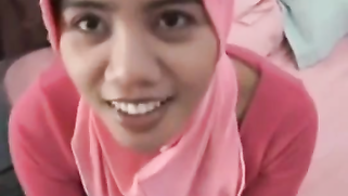 Female in a pink hijab invites Melayu viewers to watch a sex show