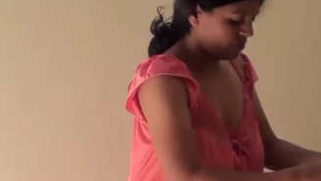 Mature Desi woman takes her sari down and exposes XXX parts in sex video