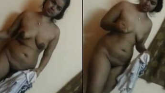 Wife exposes her XXX titties and pussy in Indian amateur sex video