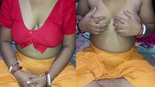 Desi exposes her XXX body on camera and starts oral sex with man