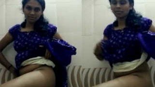 Housewife wants to be a sex Desi model and exposes her XXX buttocks