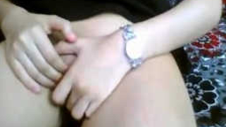 Woman flashes her main XXX parts and performs Indian sex masturbation