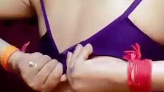 Female in pink pants bares her XXX boobies for Indian sex video