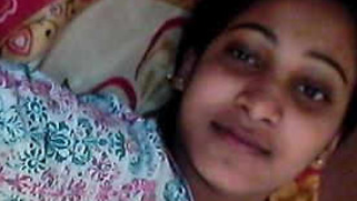 Indian girl with big eyes exposes her hairy XXX pussy in sex video