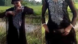 Female exposes her XXX boobies and snatch in Indian outdoor sex video