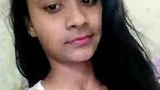 Desi girl flaunts her XXX boobs and rubs sex hole in porn self-shooting