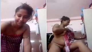 Chubby Desi aunty shows XXX assets while changing clothes on camera