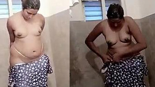 Desi woman records XXX clip of how she changes clothes in bathroom
