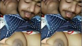 Excited Desi couple seductively makes out giving start to XXX affair